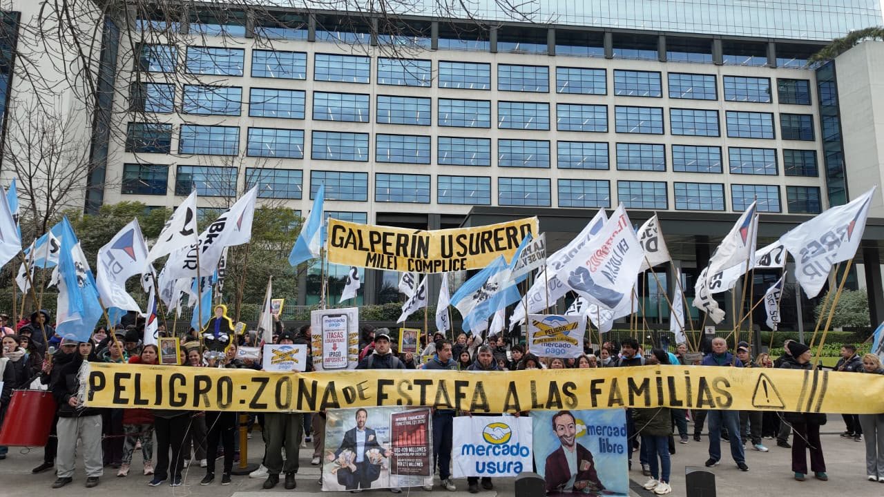 Movilización de Libres del Sur al Congreso por familias endeudadas