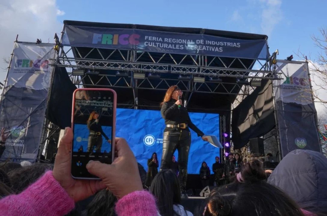 Moria Casán durante el acto en Ituzaingó