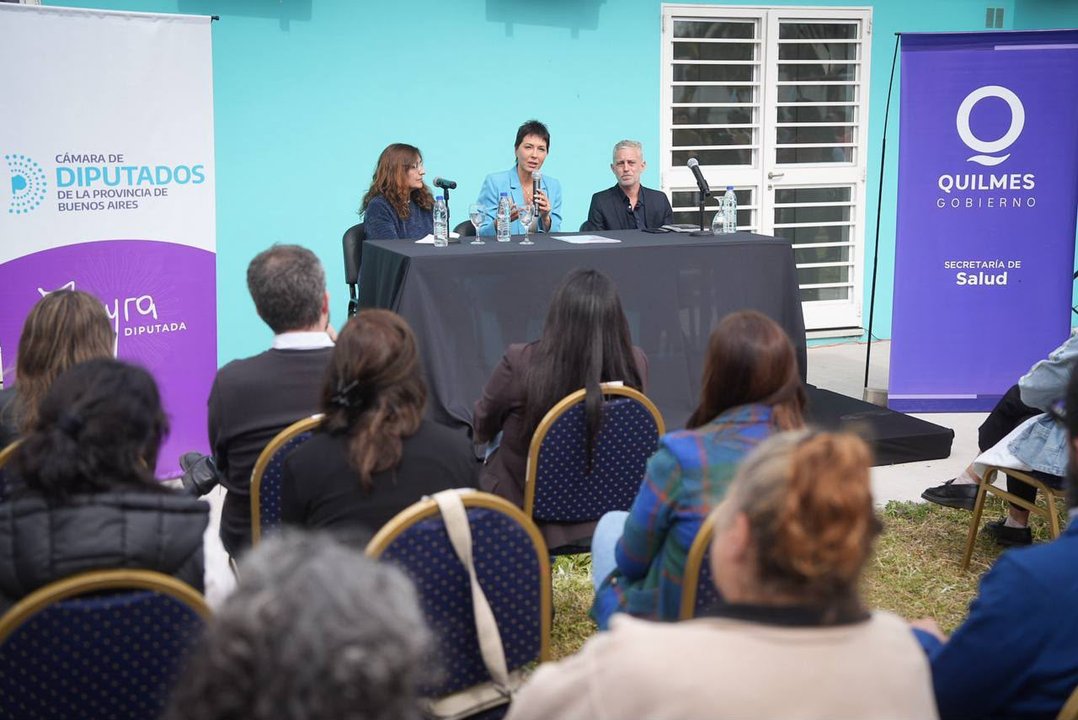 Presentación del proyecto de carteles con líneas de atención al suicidio en el conurbano bonaerense