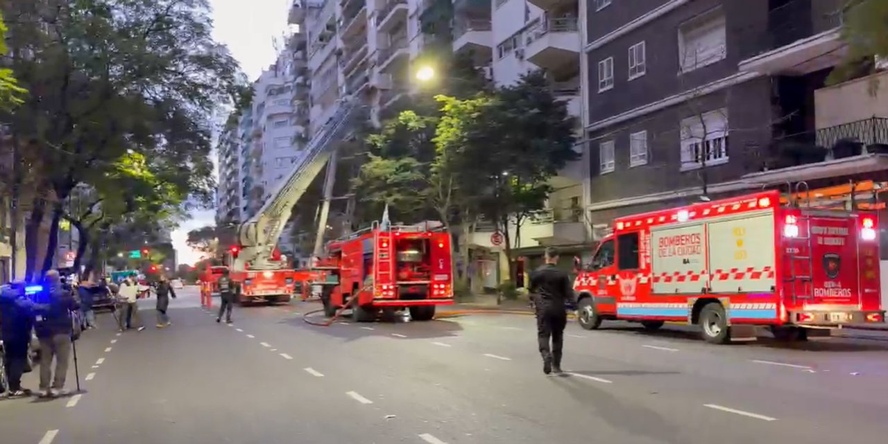 Incendio en Recoleta: el SAME asiste a dos vecinos