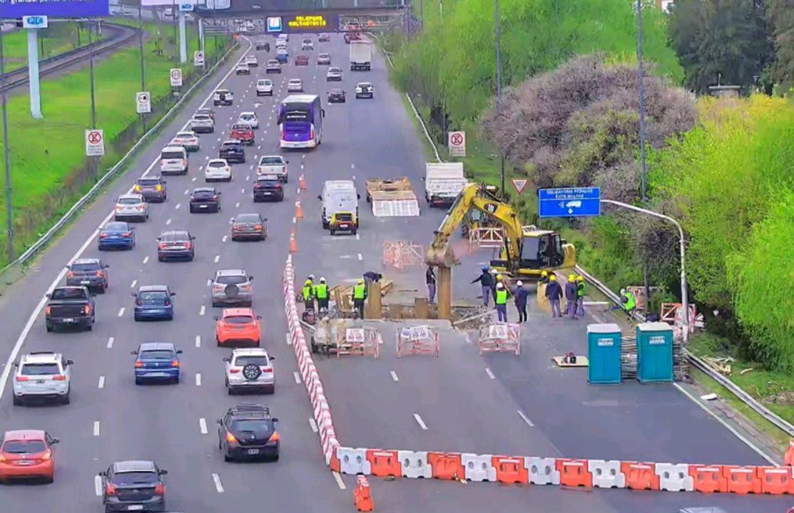 Tránsito congestionado en la avenida Lugones por obras de Metrogas y AUSA