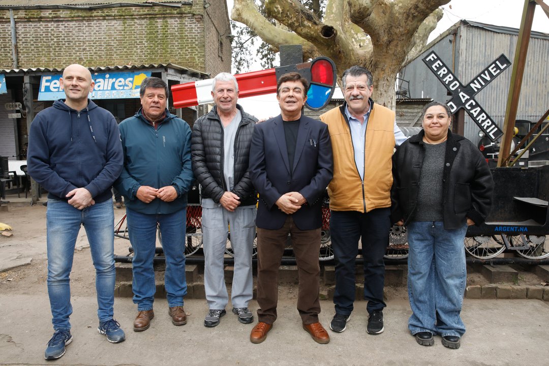 Fernando Espinoza durante su recorrida por el interior bonaerense