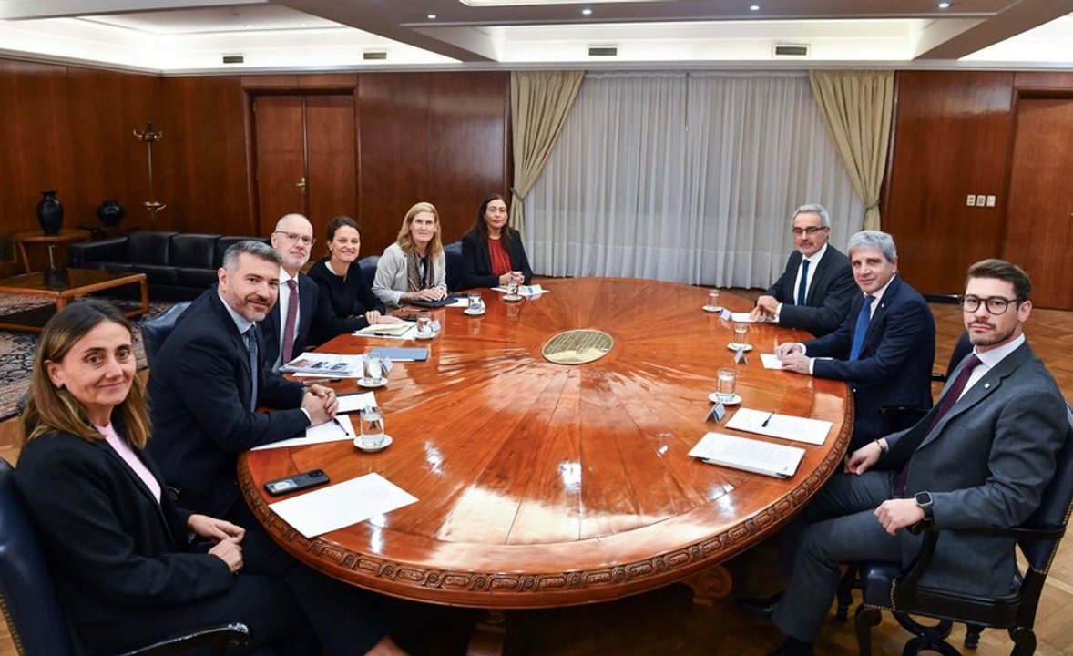 Caputo avanzó con el Banco Mundial en financiamiento para sectores estratégicos Caputo avanzó con el Banco Mundial en financiamiento para sectores estratégicos