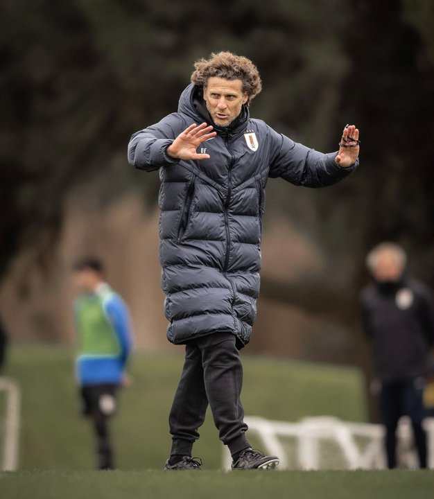 Forlán explica la ausencia de Suárez en la selección uruguaya: "fue más decisión de él"