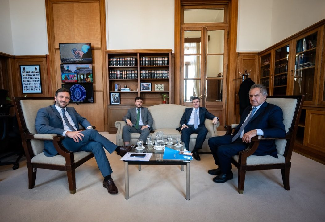 El Gobierno recibió a autoridades del ACA para analizar el automovilismo nacional e internacional