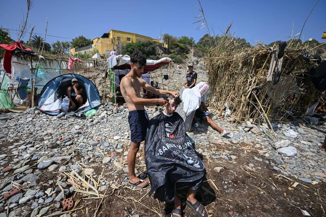 Ceuta: comenzó el traslado de migrantes y se registraron incidentes