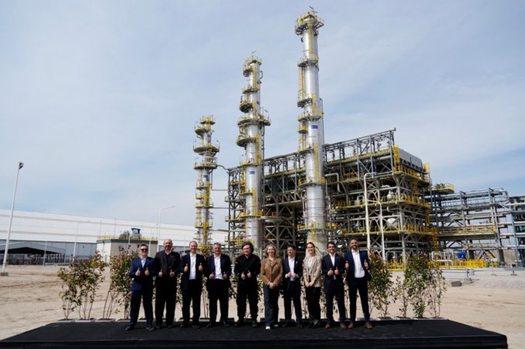 Milei recorrió la nueva planta de Compañía Mega en Bahía Blanca