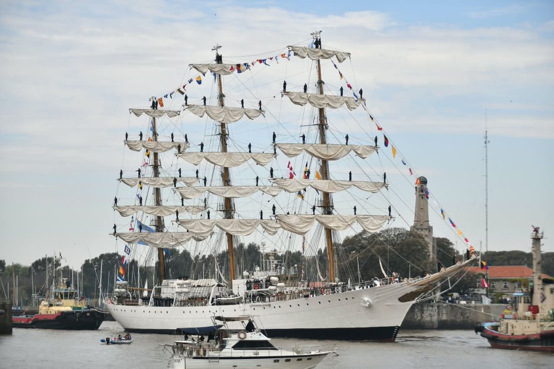 La fragata Libertad arribó a Buenos Aires y culminó su 54º viaje de instrucción