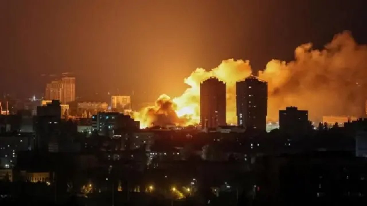 Explosión tras impacto de drones en territorio ruso