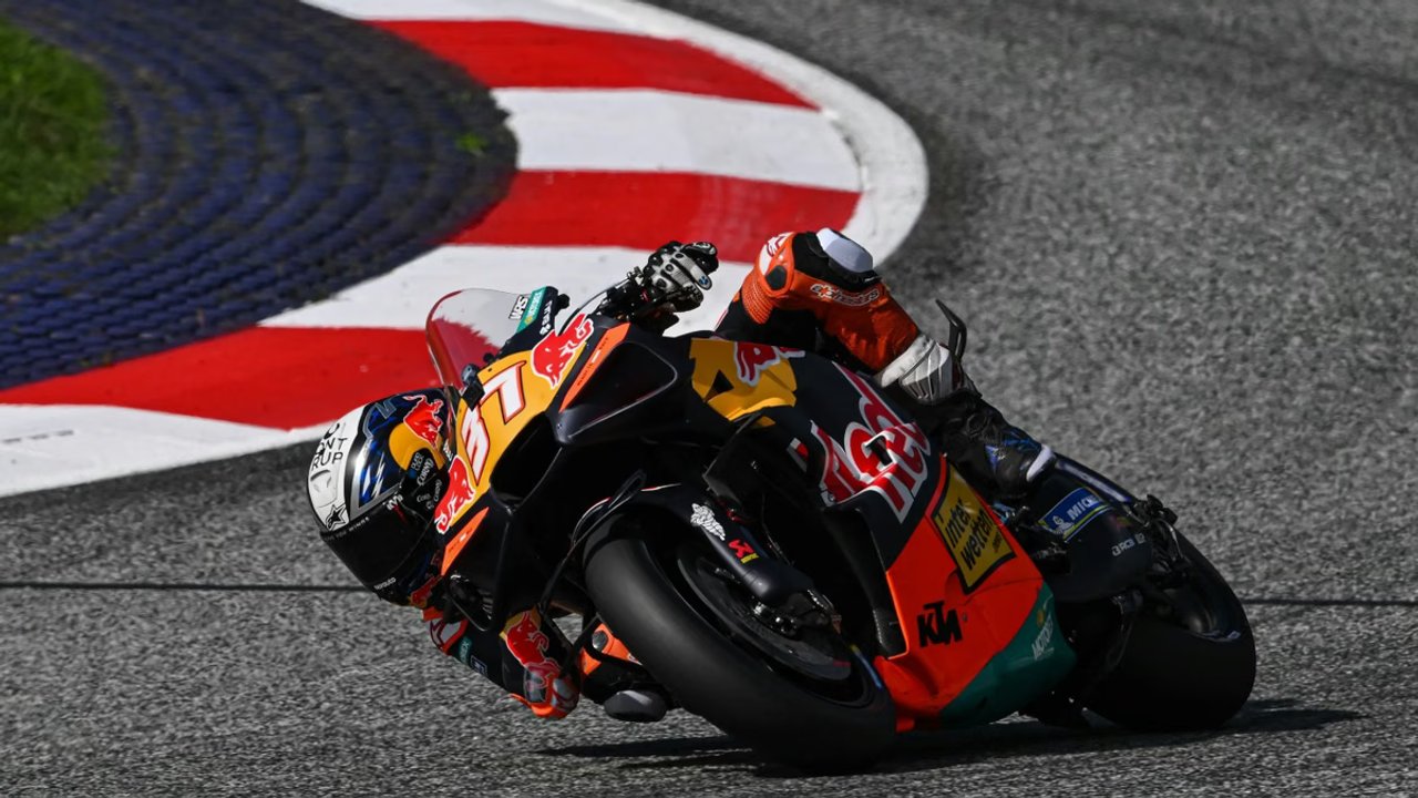 Pedro Acosta celebra su primer triunfo en MotoGP en Austria
