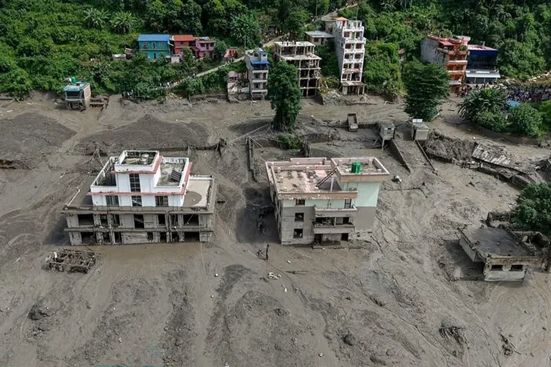 Ya ascienden a más de 1.450 los muertos y casi 5.800 los desaparecidos por la catástrofe de Nepal