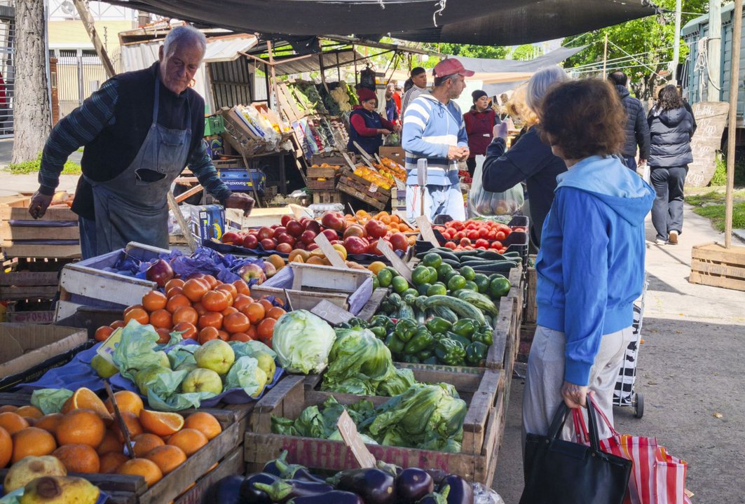 El 76% de los endeudados en Argentina recurre al crédito para pagar alimentos, salud y servicios