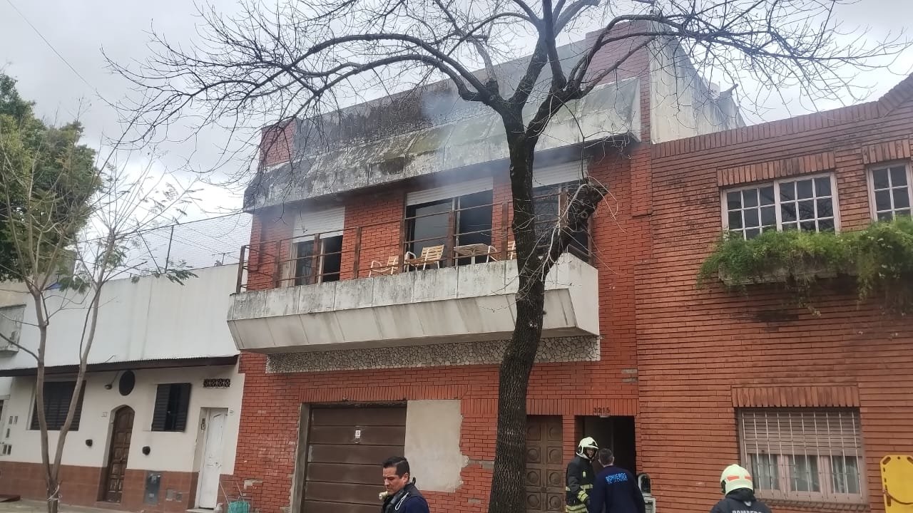 Tragedia en Villa Santa Rita: murió una jubilada de 84 años por un incendio en su casa