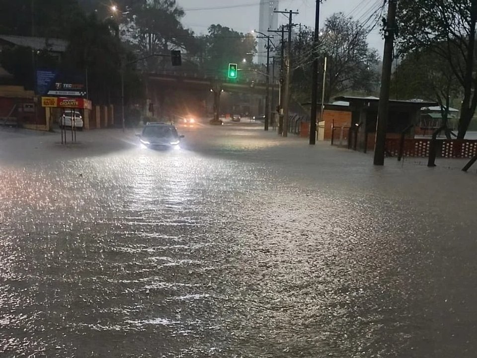 Reportan al menos cuatro desaparecidos por temporal de lluvias y fuertes vientos en sur de Brasil