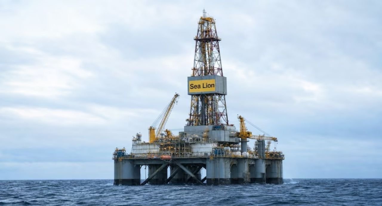 Plataforma petrolera offshore en el Atlántico Sur