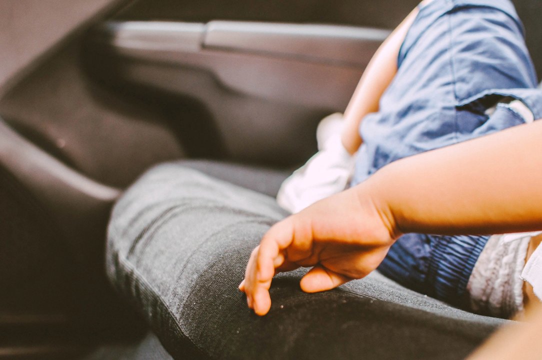 Una niña rescatada tras ser encerrada en un auto por su padre en Río Gallegos