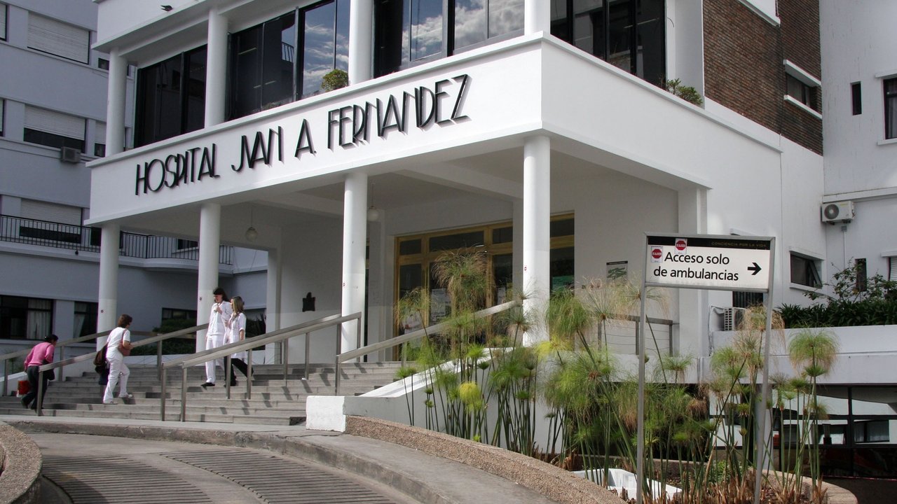 Residentes de hospitales públicos marchan hacia el Ministerio de Salud de la Ciudad de Buenos Aires