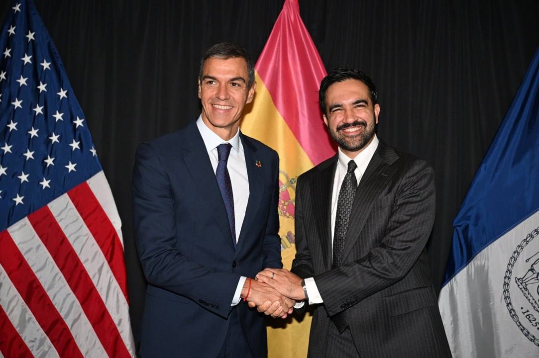 Pedro Sánchez y Zohran Mamdani en un acto en Nueva York