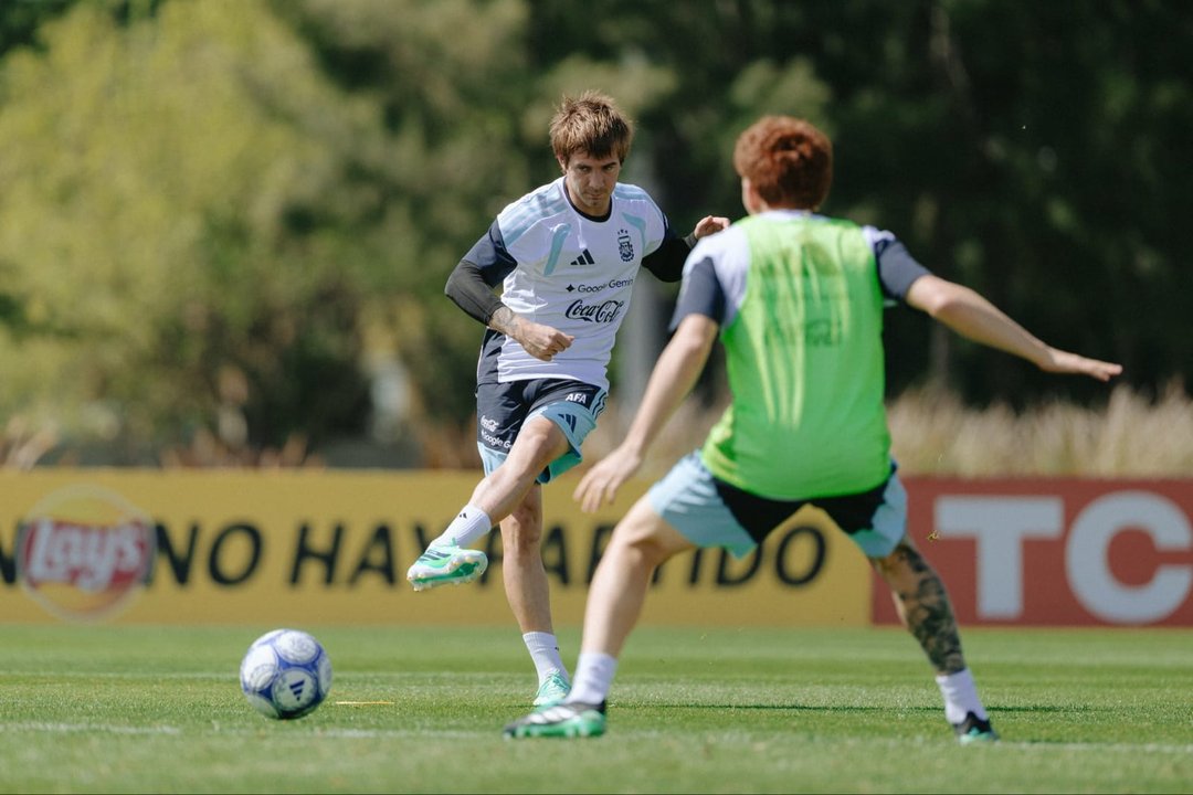 Scaloni probó el primer equipo de la Selección argentina después del Mundial
