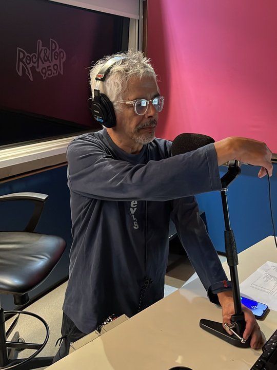 El conductor Bobby Flores, figura de Rock & Pop
