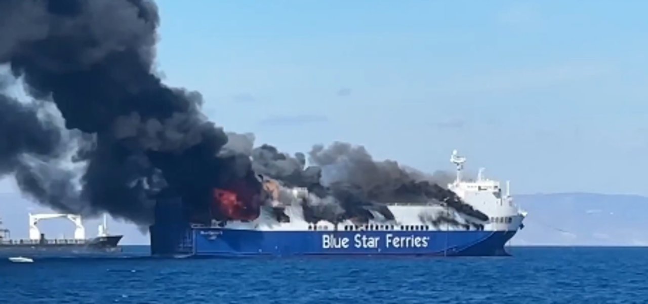 Operativo de evacuación tras incendio en ferry Blue Carrier 2 frente a Mykonos