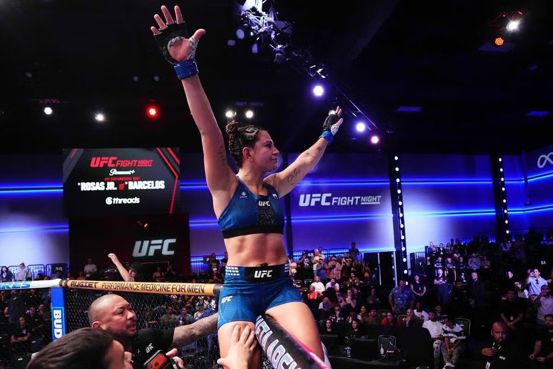 Ailín Fiona Pérez celebra su triunfo ante Norma Dumont en UFC Vegas 121