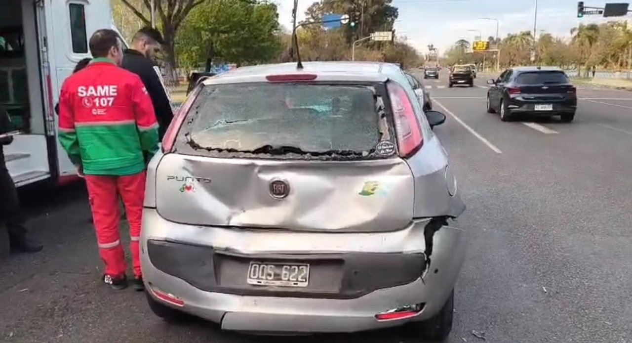 Choque entre dos autos en Palermo con intervención de emergencias