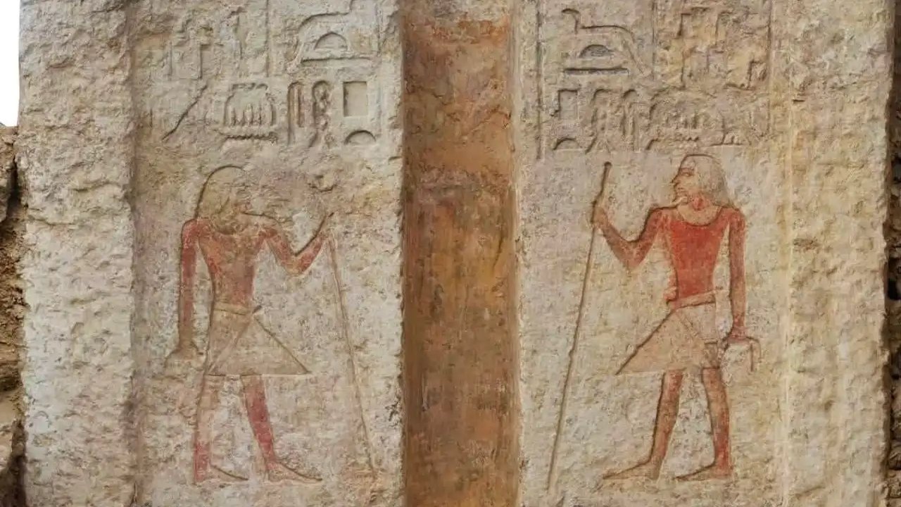 Detrás de una puerta falsa, hallan en Egipto la tumba del guardián de los secretos del faraón