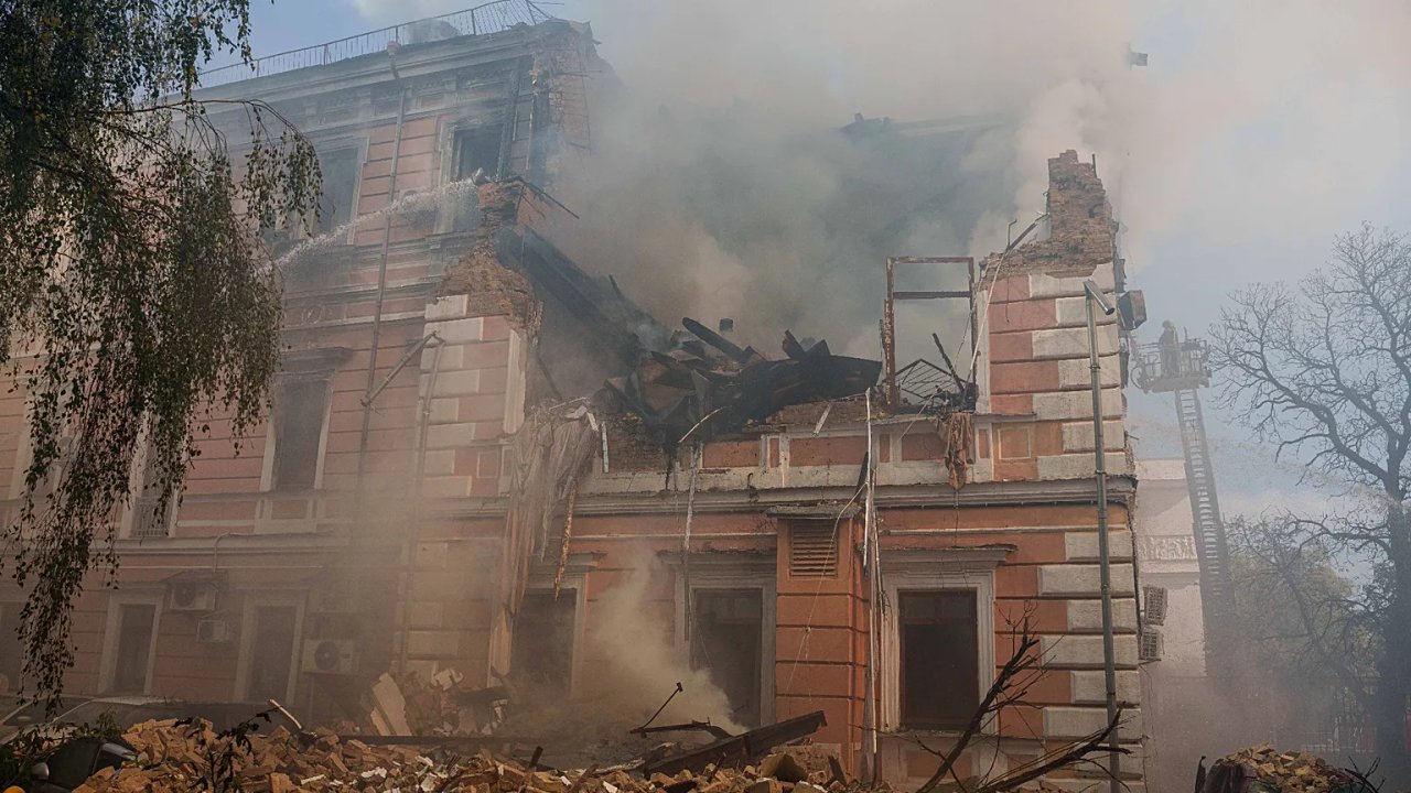 Rusia ataca la Academia de Ciencias de Kiev en una ola de bombardeos con al menos 7 muertos