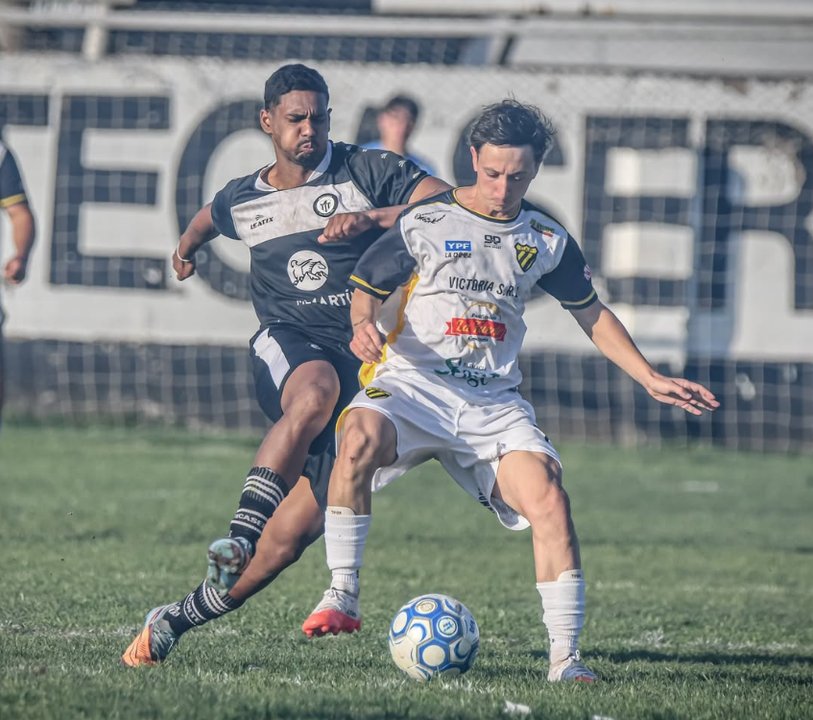 Escándalo en el ascenso: un futbolista fue detenido por racismo