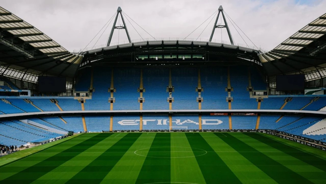 Un tribunal halló culpable al Manchester City por "contratos truchos" y falsificar más de 900 millones de libras