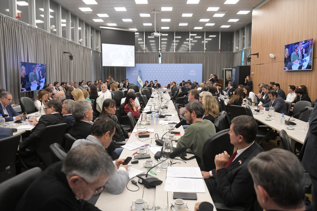 Diputados debaten proyectos sobre morosidad familiar y crédito