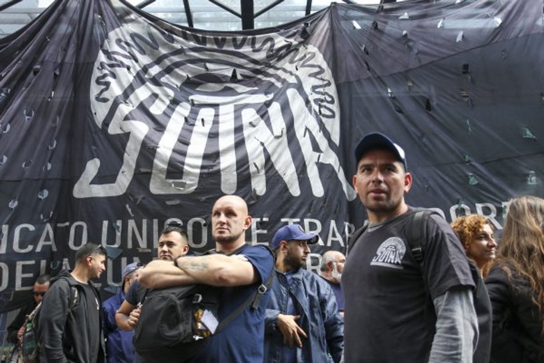 Se suspendió el desalojo de Fate: los trabajadores pelean por salarios adeudados y ocupación temporaria