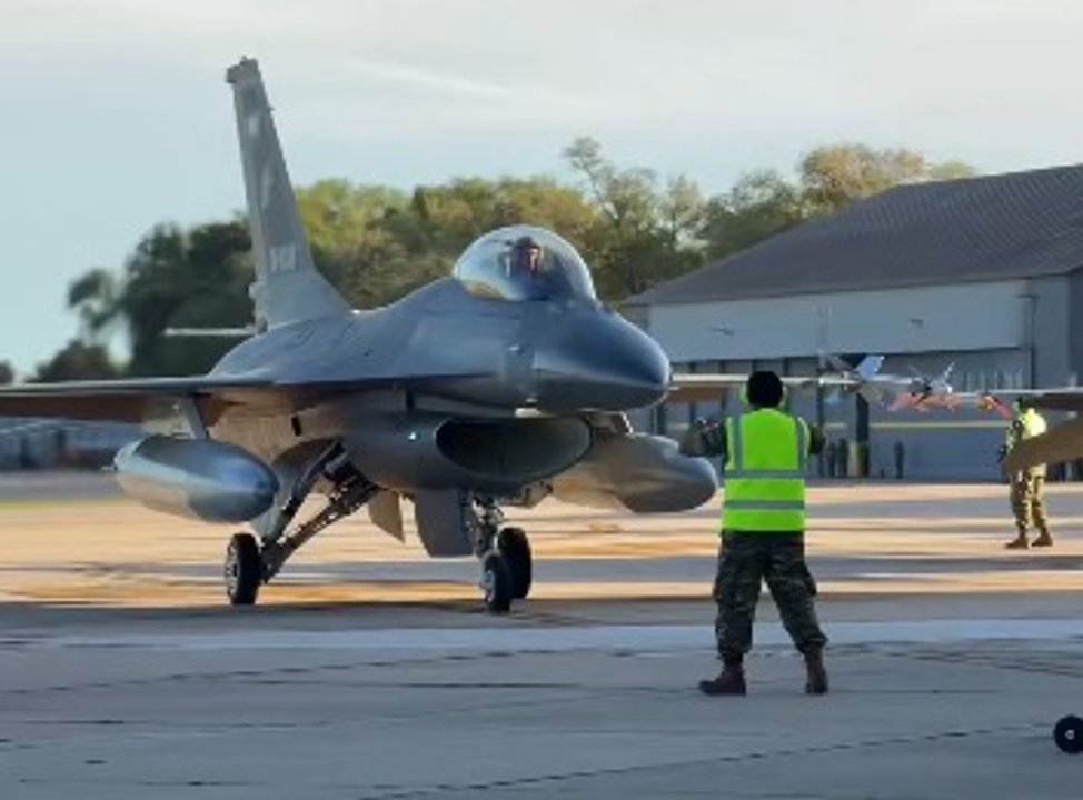Seis F-16 llegaron a Río Cuarto: segundo lote de la compra a Dinamarca completado