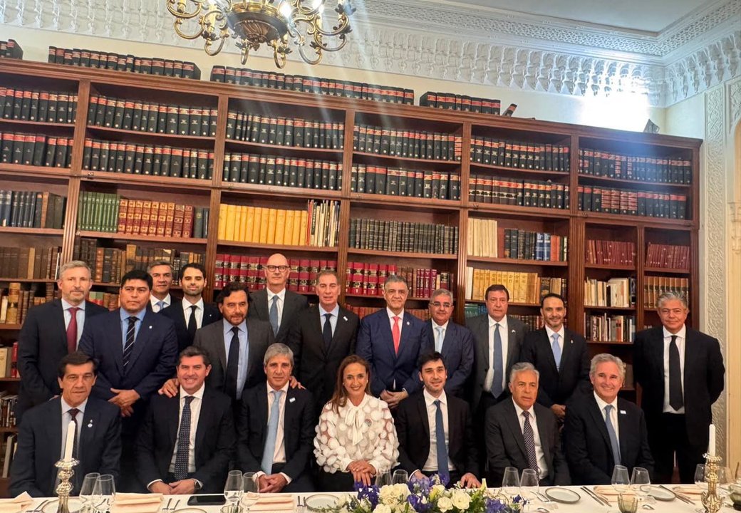 Cena con 12 gobernadores en París: Santilli negocia las PASO y afianza el vínculo con las provincias