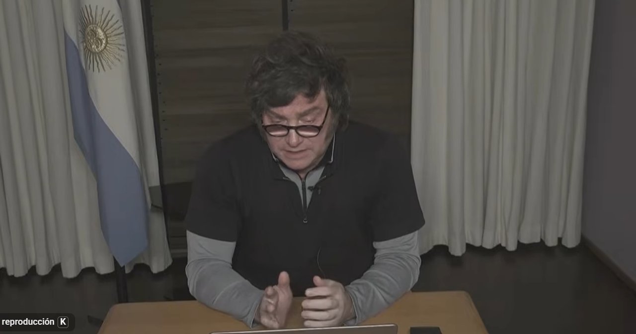 Javier Milei durante su exposición ante empresarios en el Coloquio de IDEA por videoconferencia