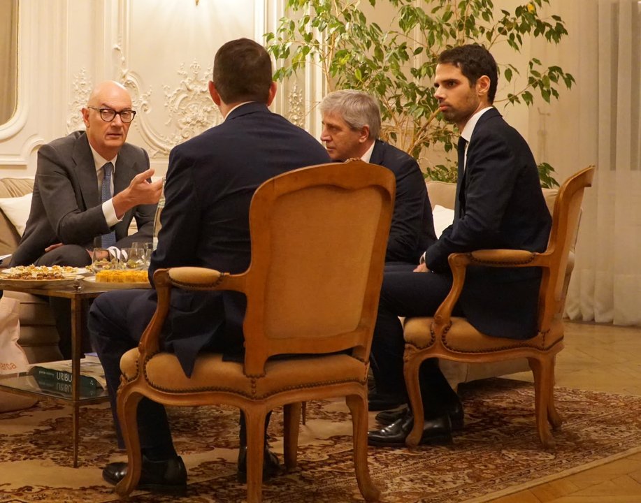 Caputo se reunió con el ministro de Economía de Francia