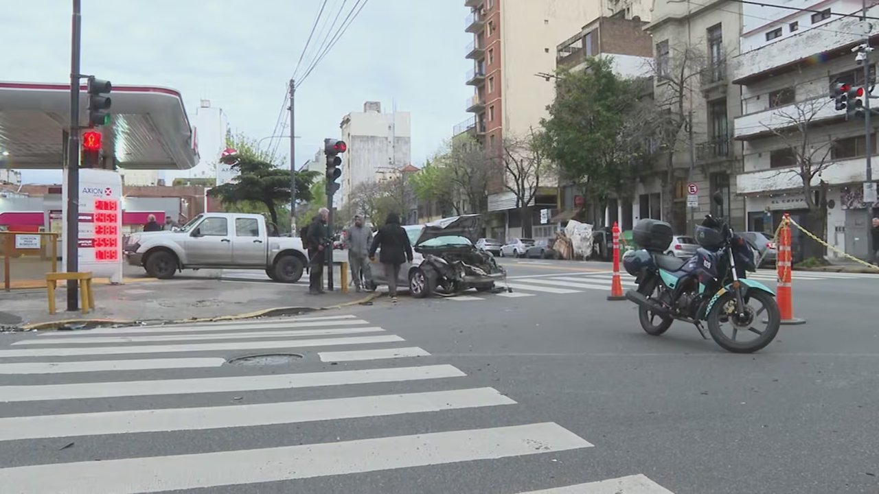 Choque en Constitución tras intensa persecución policial: dos detenidos