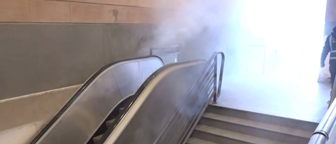 Incendio en escaleras mecánicas de Constitución genera evacuaciones