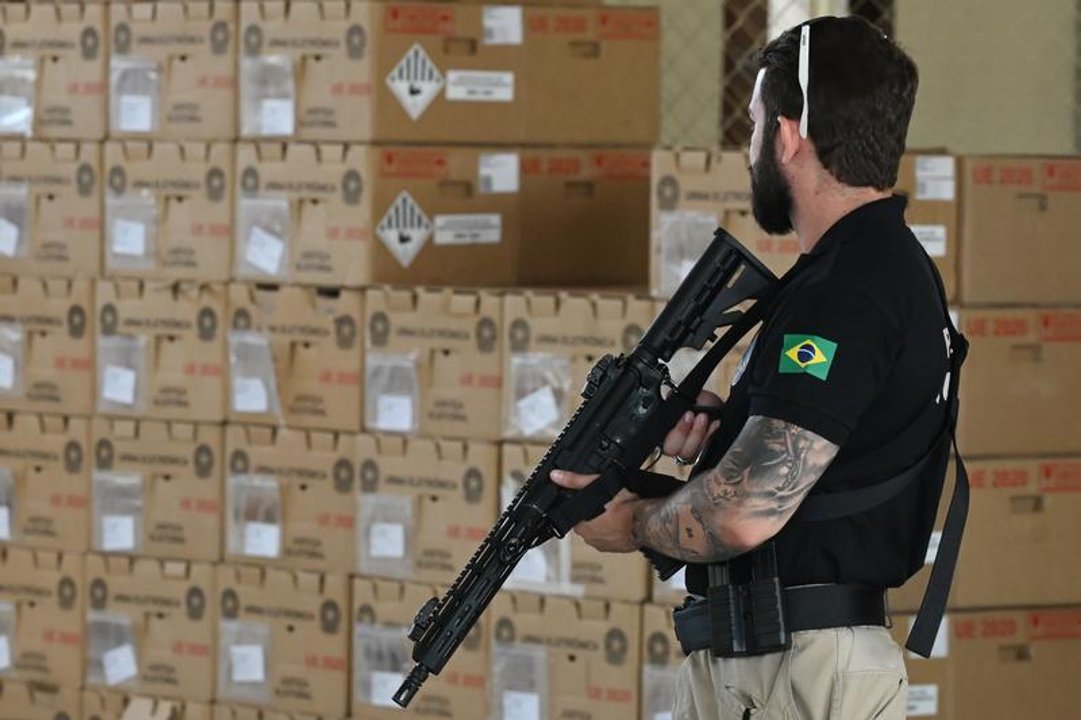 A días de las elecciones en Brasil, Lula le saca cinco puntos de ventaja a Flávio Bolsonaro