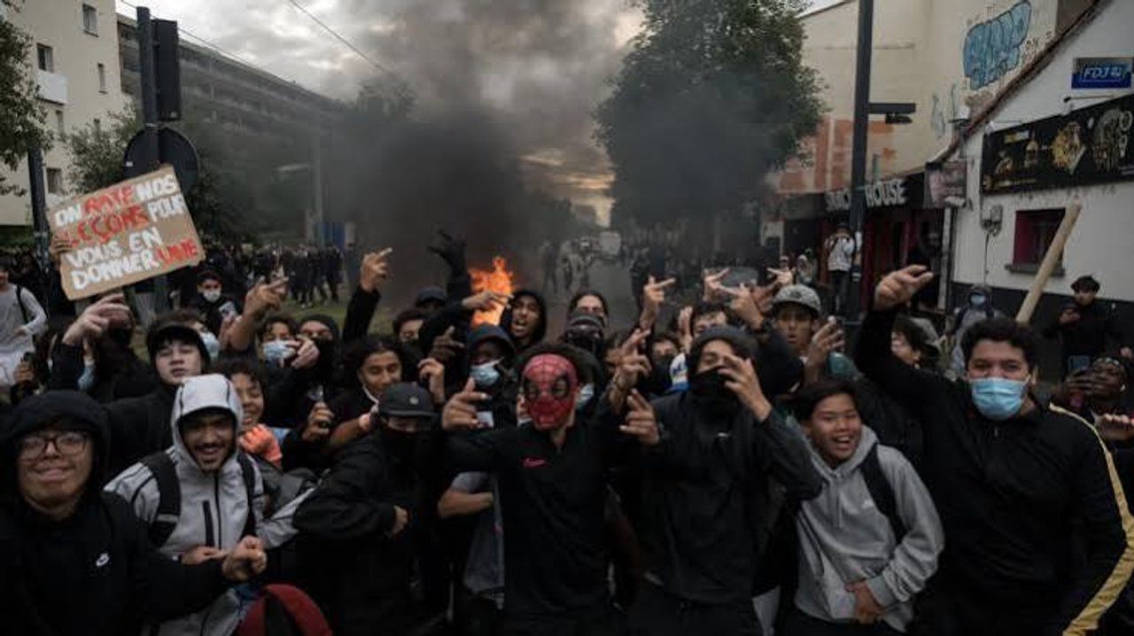 Estudiantes bloquean accesos a universidades en Francia