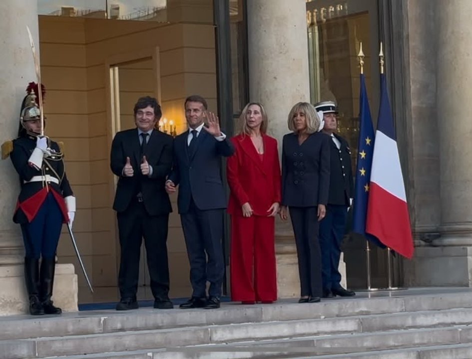 Javier Milei recibido por Emmanuel Macron en el Palacio del Elíseo, París