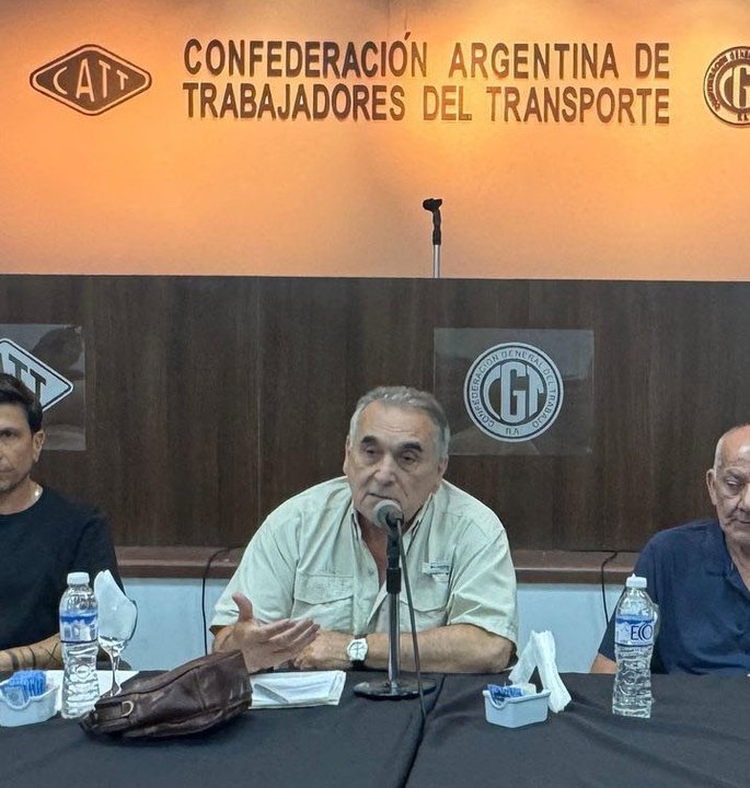 Dirigentes sindicales y referentes políticos en el conversatorio de la CATT