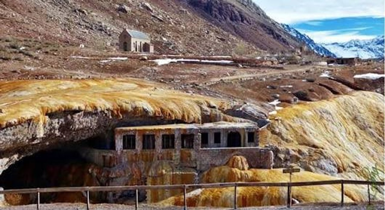 Desprendimiento de rocas en Puente del Inca tras intensas lluvias