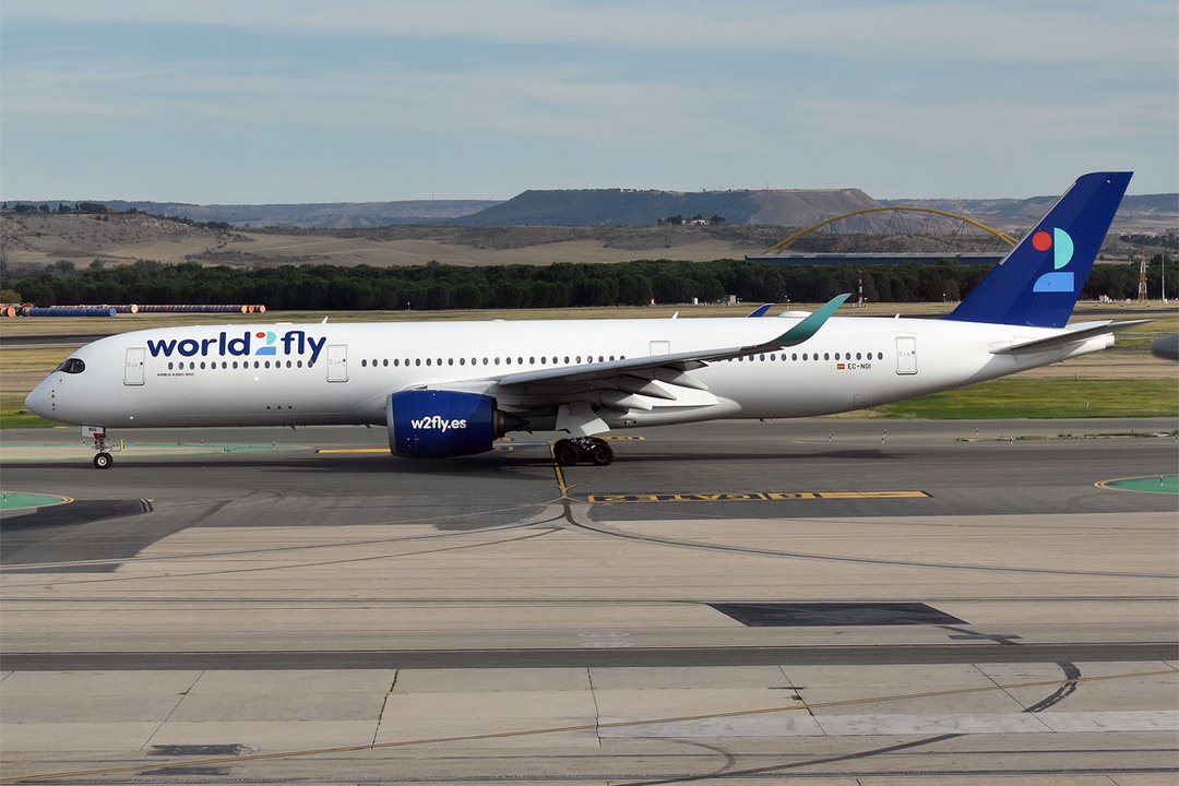 Quedó inaugurado el primer vuelo regular y directo entre Rosario y Madrid
