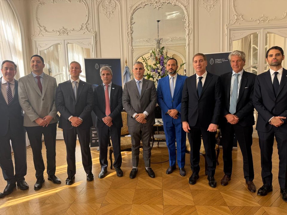 Javier Milei e Ian Sielecki durante la Argentina Week en París