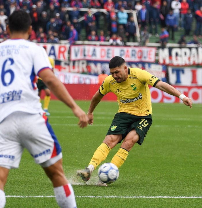 Defensa y Justicia goleó y complicó más a San Lorenzo en el Torneo Clausura