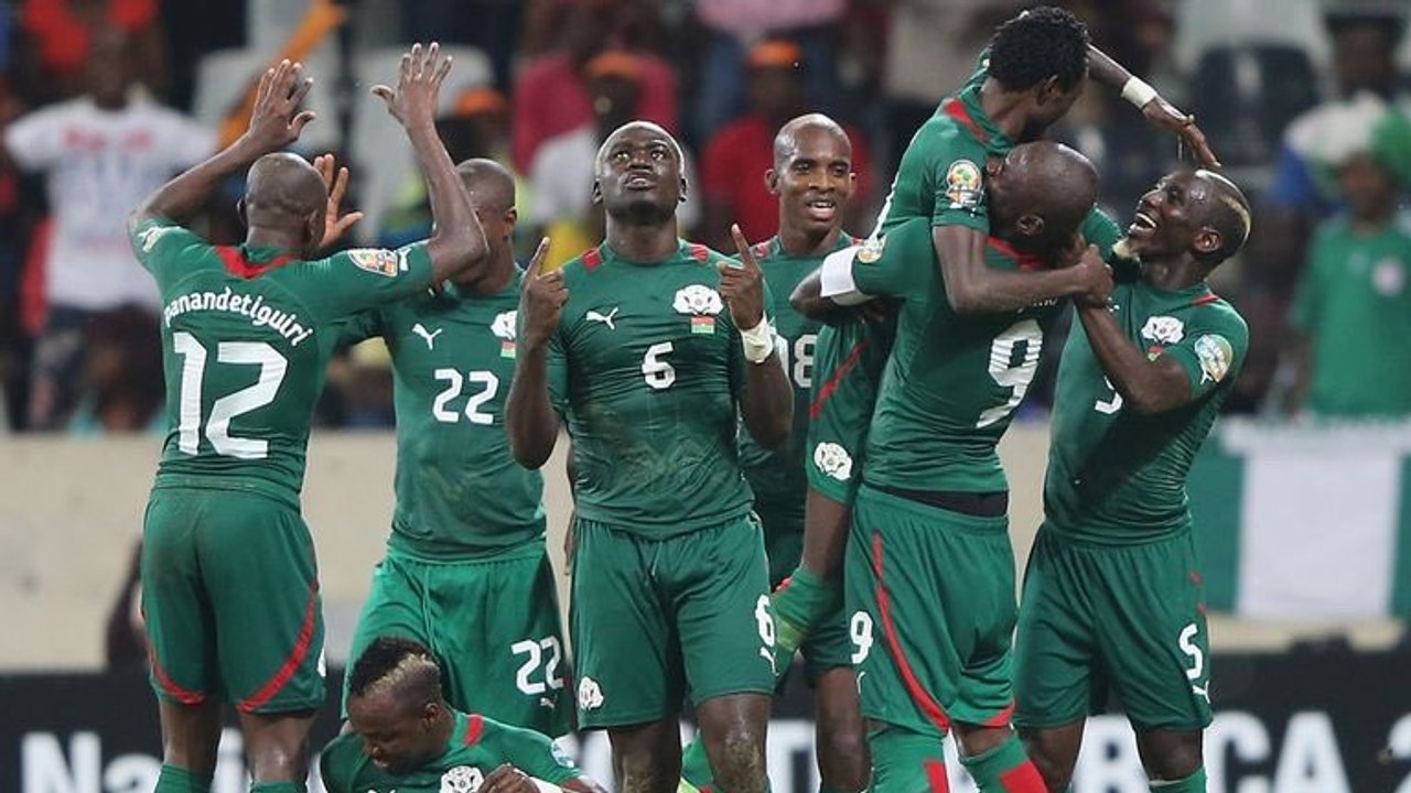 Sin escudo: la curiosa camiseta de Burkina Faso, rival de Argentina, en 2012