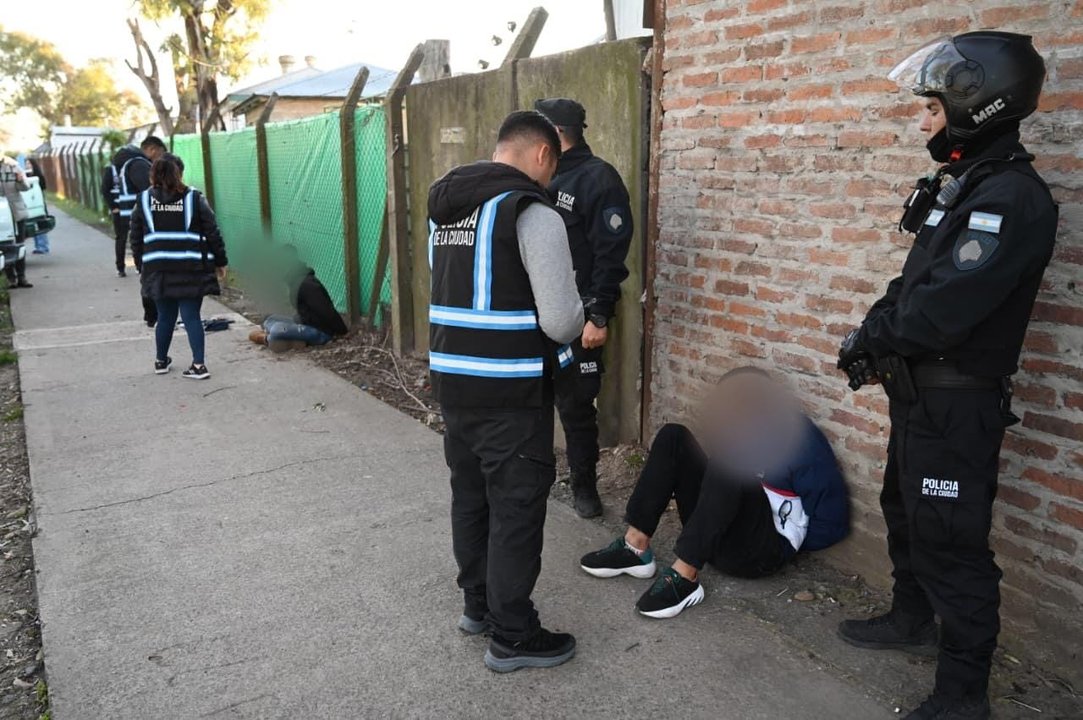 La Policía de la Ciudad recupera tres camionetas robadas en Villa Soldati