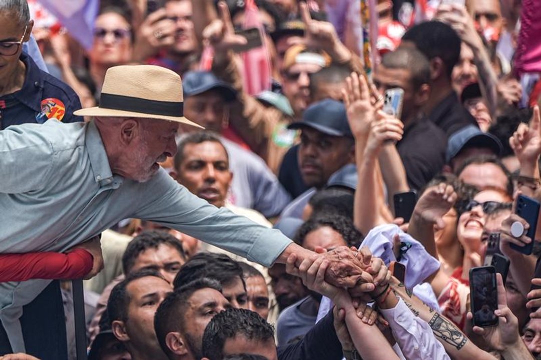 Lula da Silva durante su discurso tras la primera vuelta en Brasil